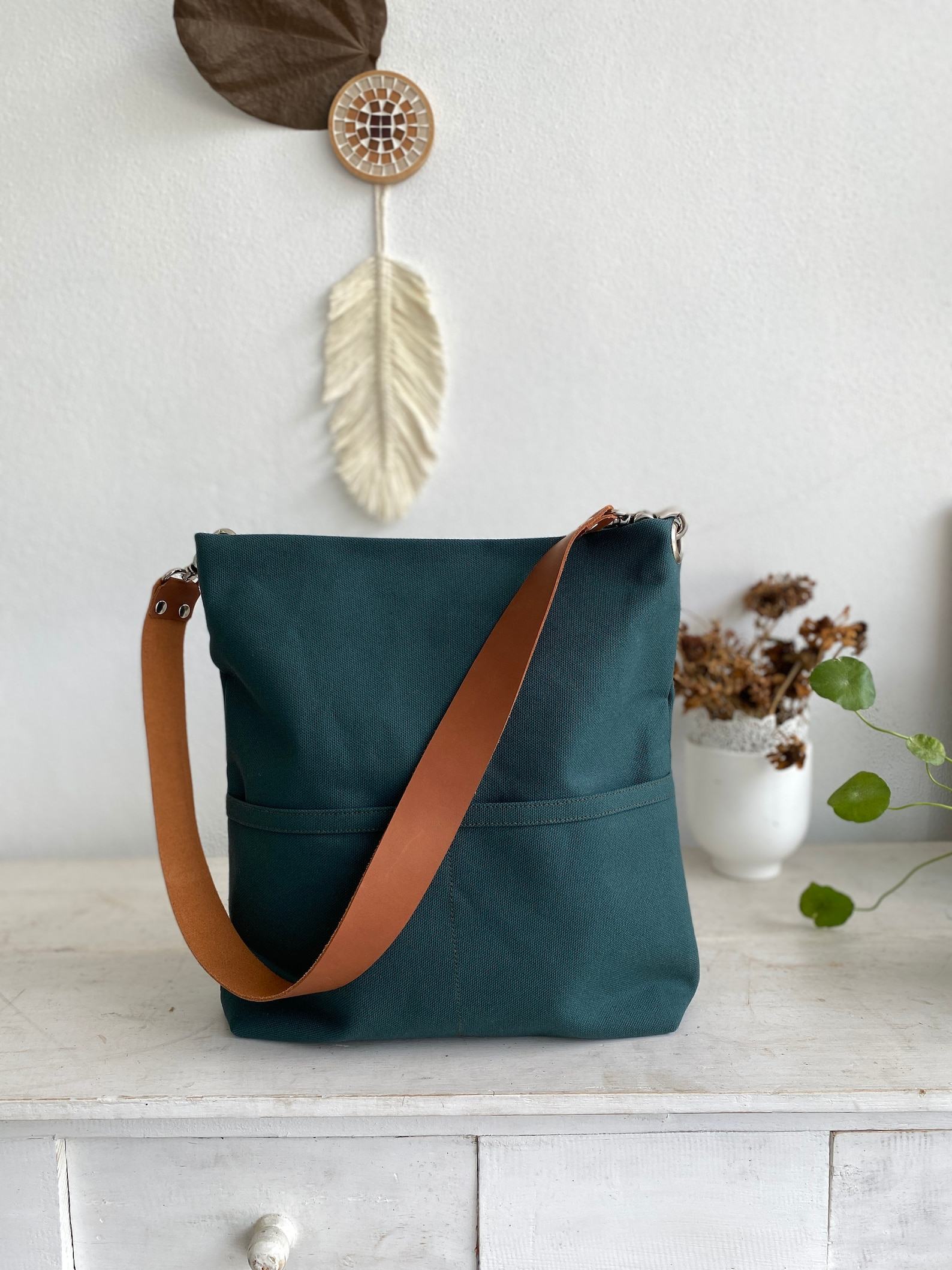 Versatile Canvas Tote Your Everyday Companion with Style and Functionality - Image 2