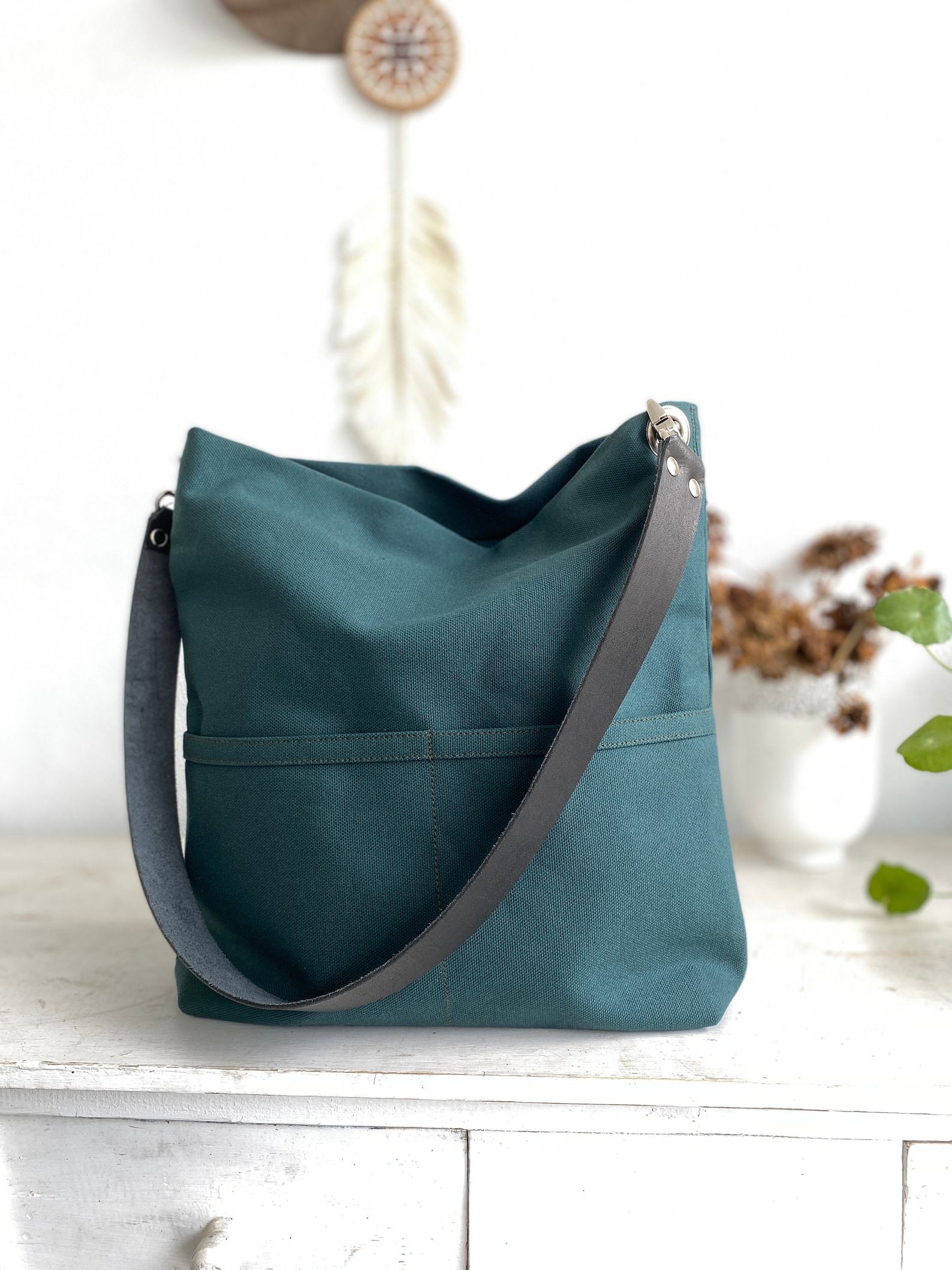 Versatile Canvas Tote Your Everyday Companion with Style and Functionality - Image 3