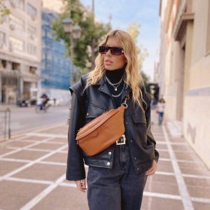 Versatile Leather Fanny Pack Belt Bag with Removable Strap for Hands-Free Convenience