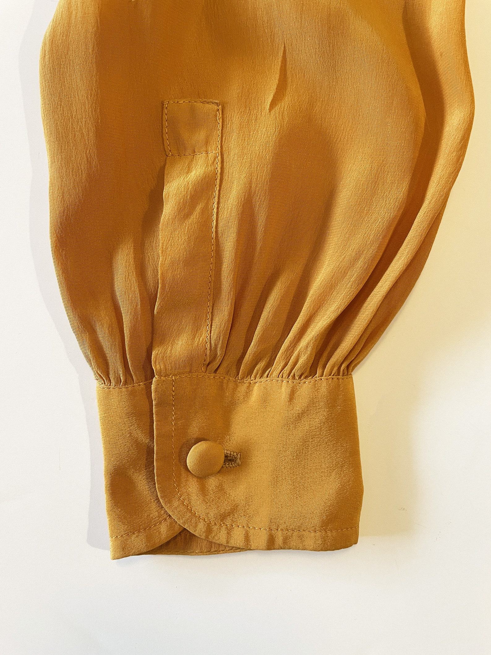 Vintage 1970s Gucci Silk Blouse in Apricot, Size M - Image 5