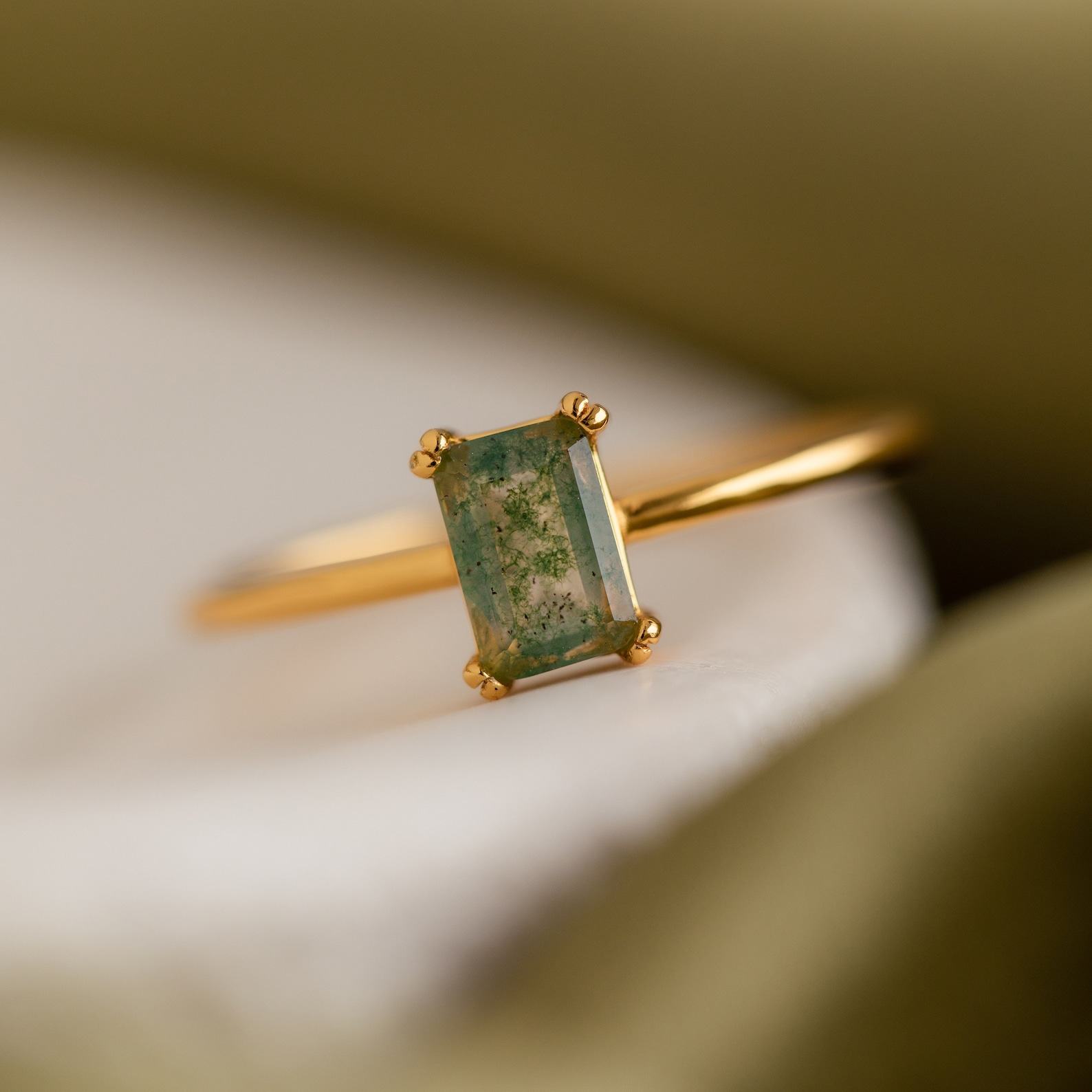 Vintage Art Deco Agate Emerald Ring A Timeless Promise of Love