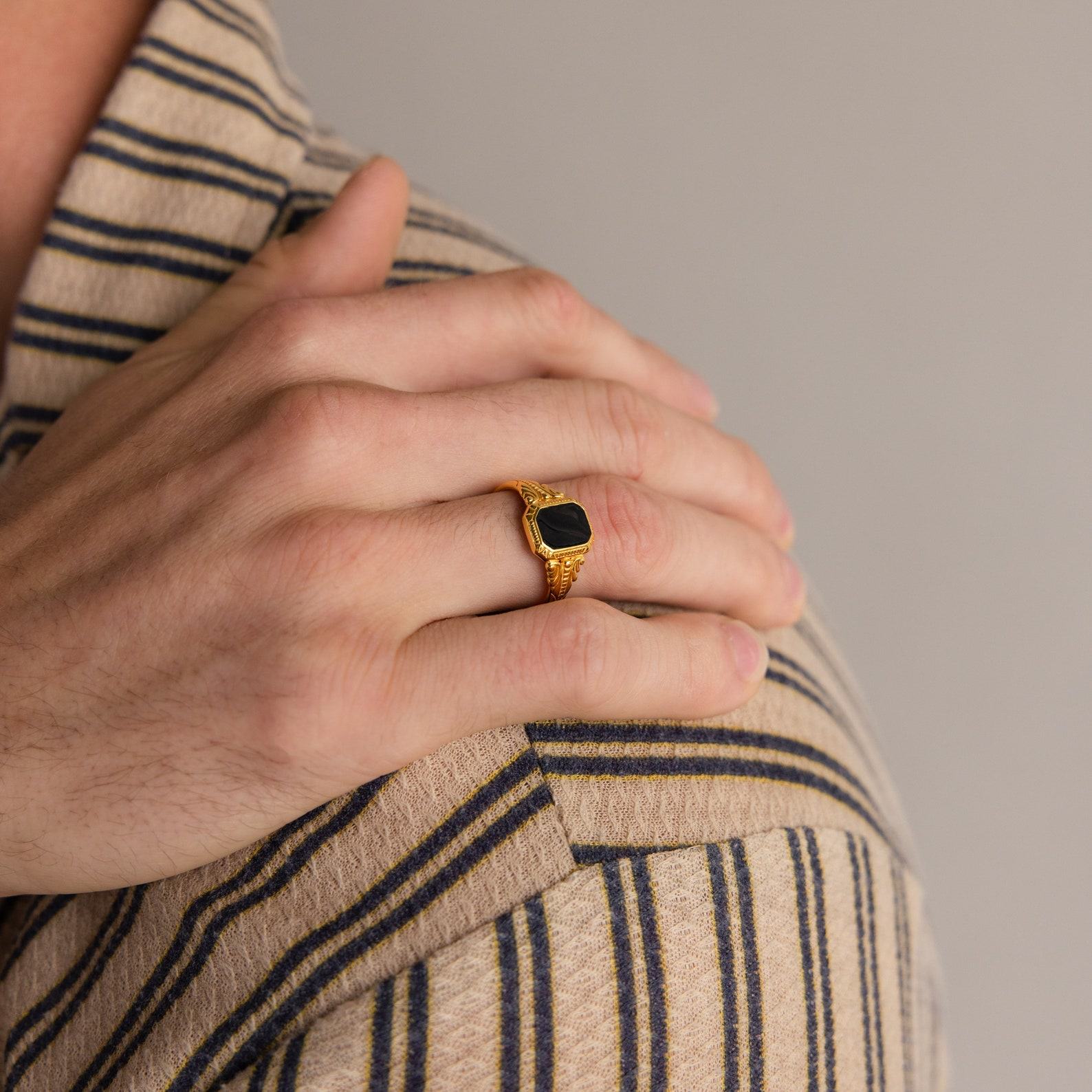 Vintage Black Signet Ring A Timeless Statement for the Modern Individual