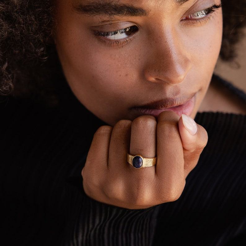 Vintage Black Signet Ring A Timeless Statement of Boldness