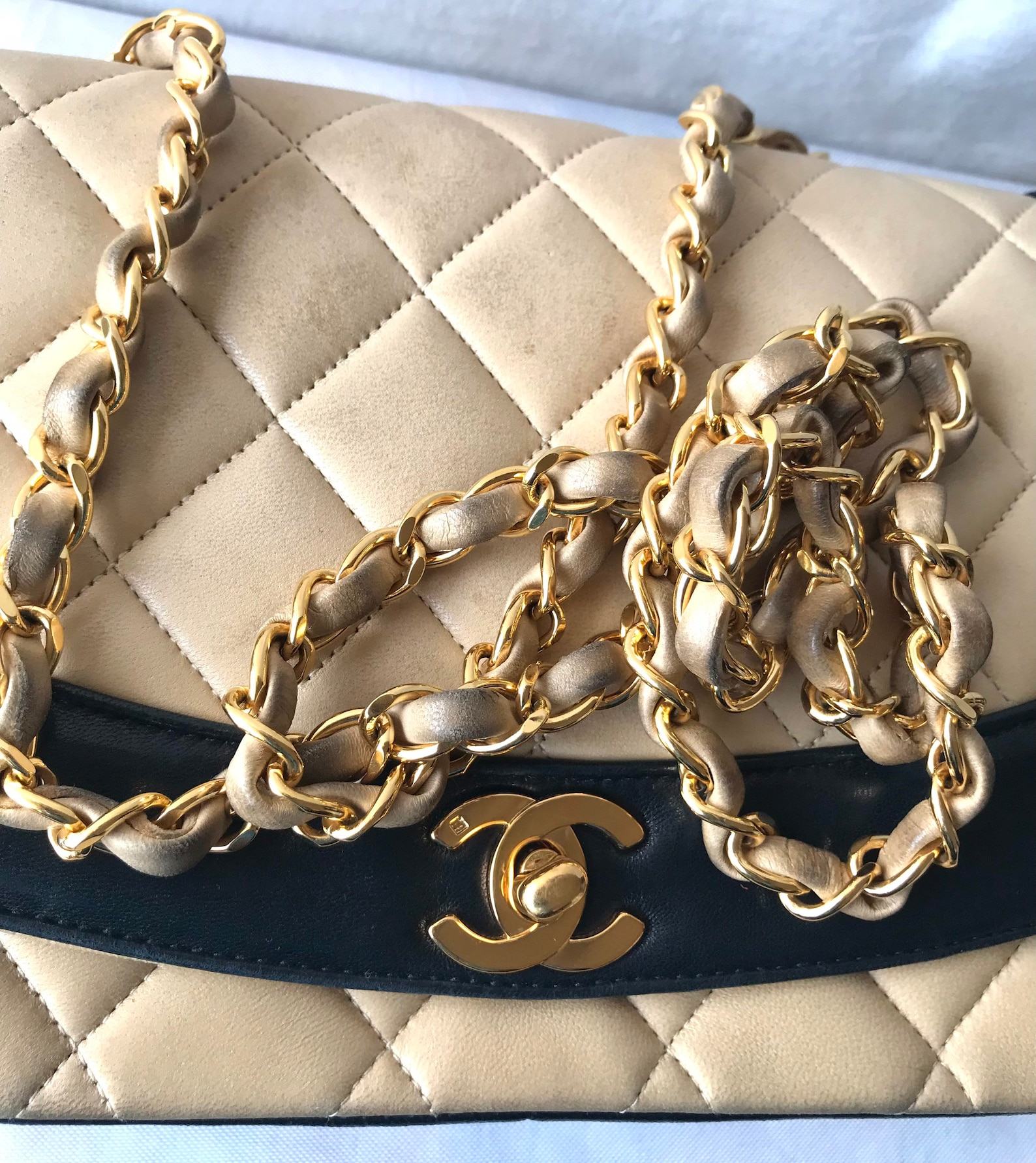 Vintage CHANEL Beige and Black Lambskin 2.55 Classic Flap Shoulder Bag with Golden CC - Image 5