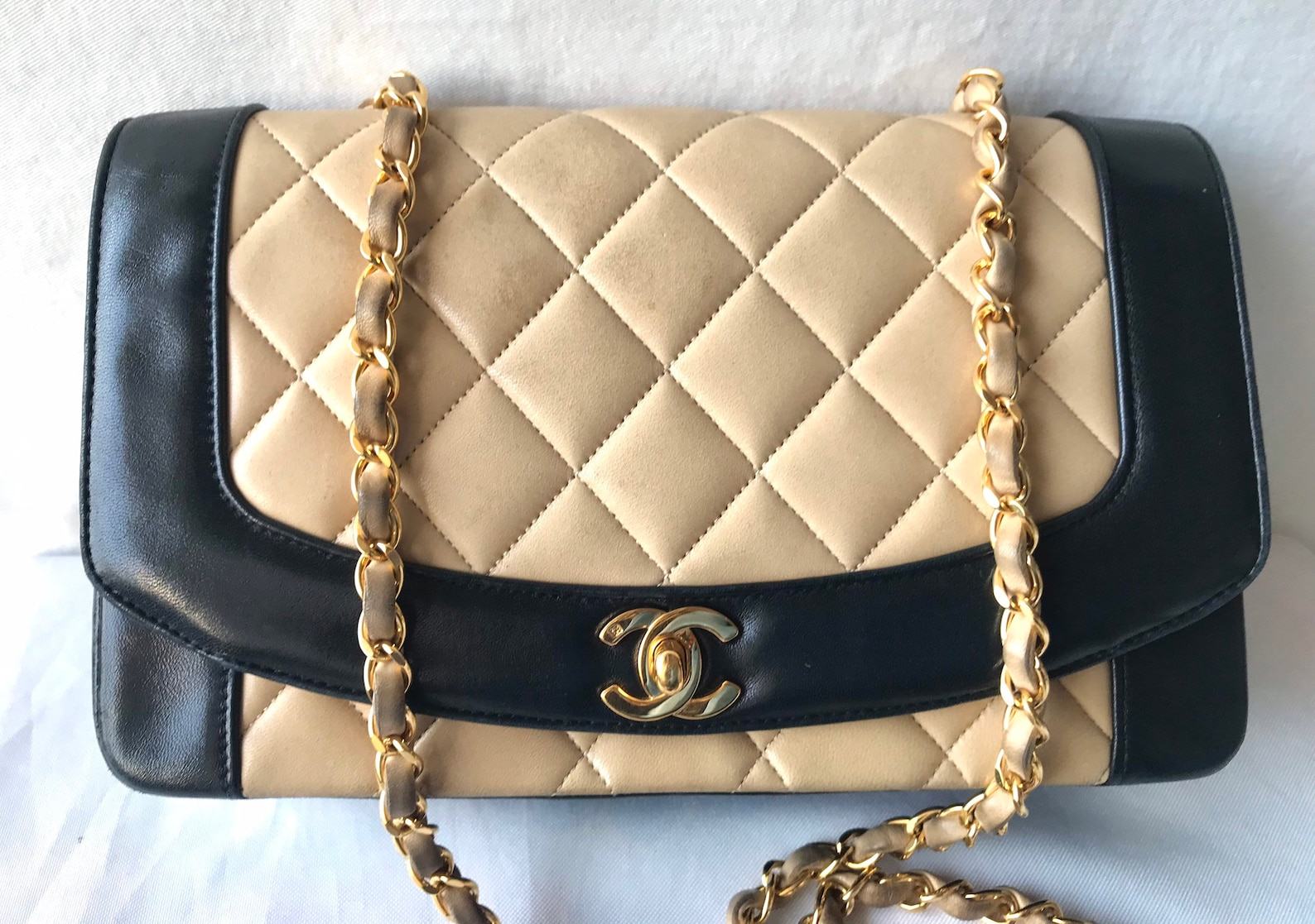Vintage CHANEL Beige and Black Lambskin 2.55 Classic Flap Shoulder Bag with Golden CC - Image 2