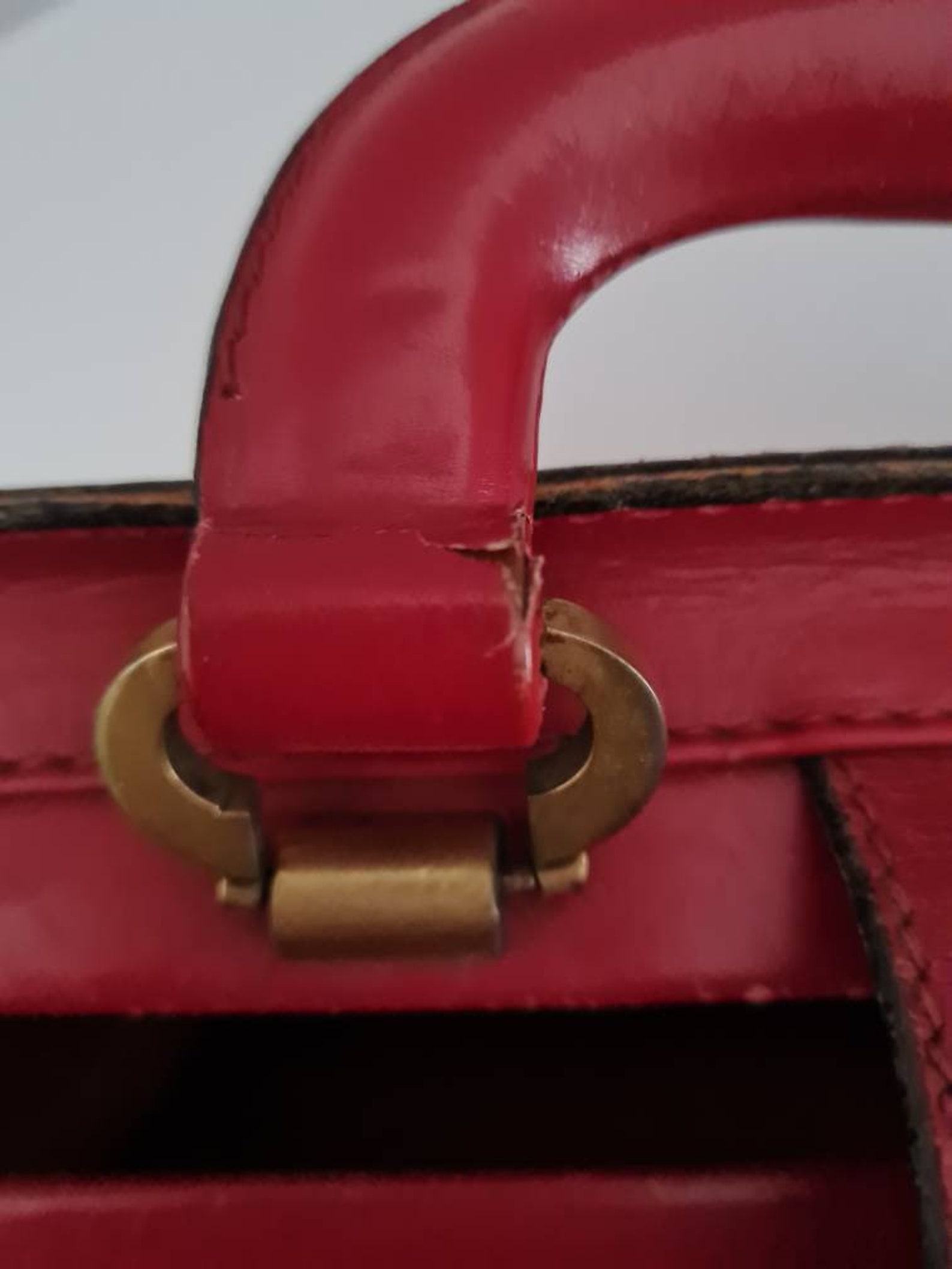 Vintage Gucci Handbag Timeless Elegance for the Discerning Collector - Image 5