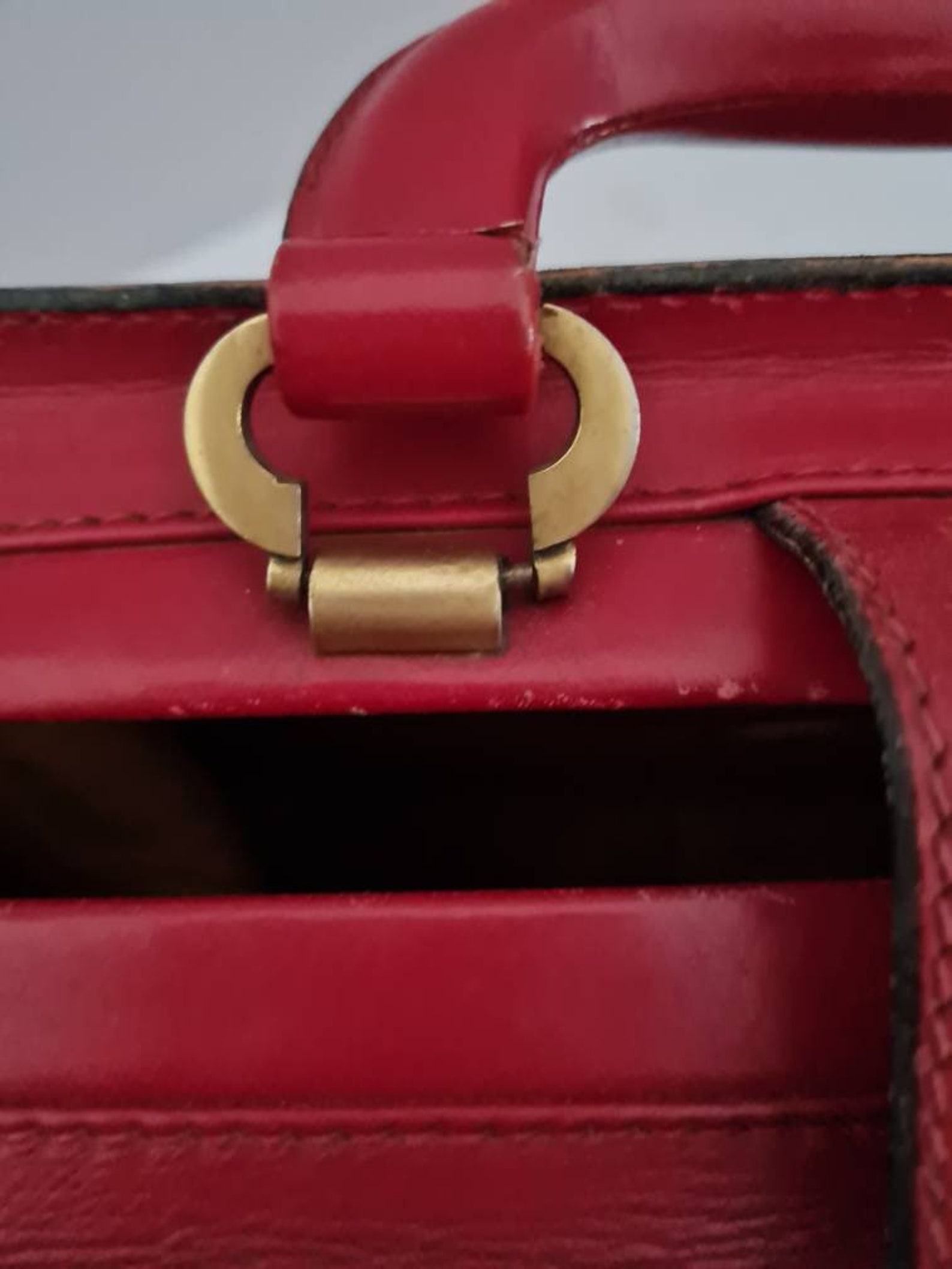 Vintage Gucci Handbag Timeless Elegance for the Discerning Collector - Image 6