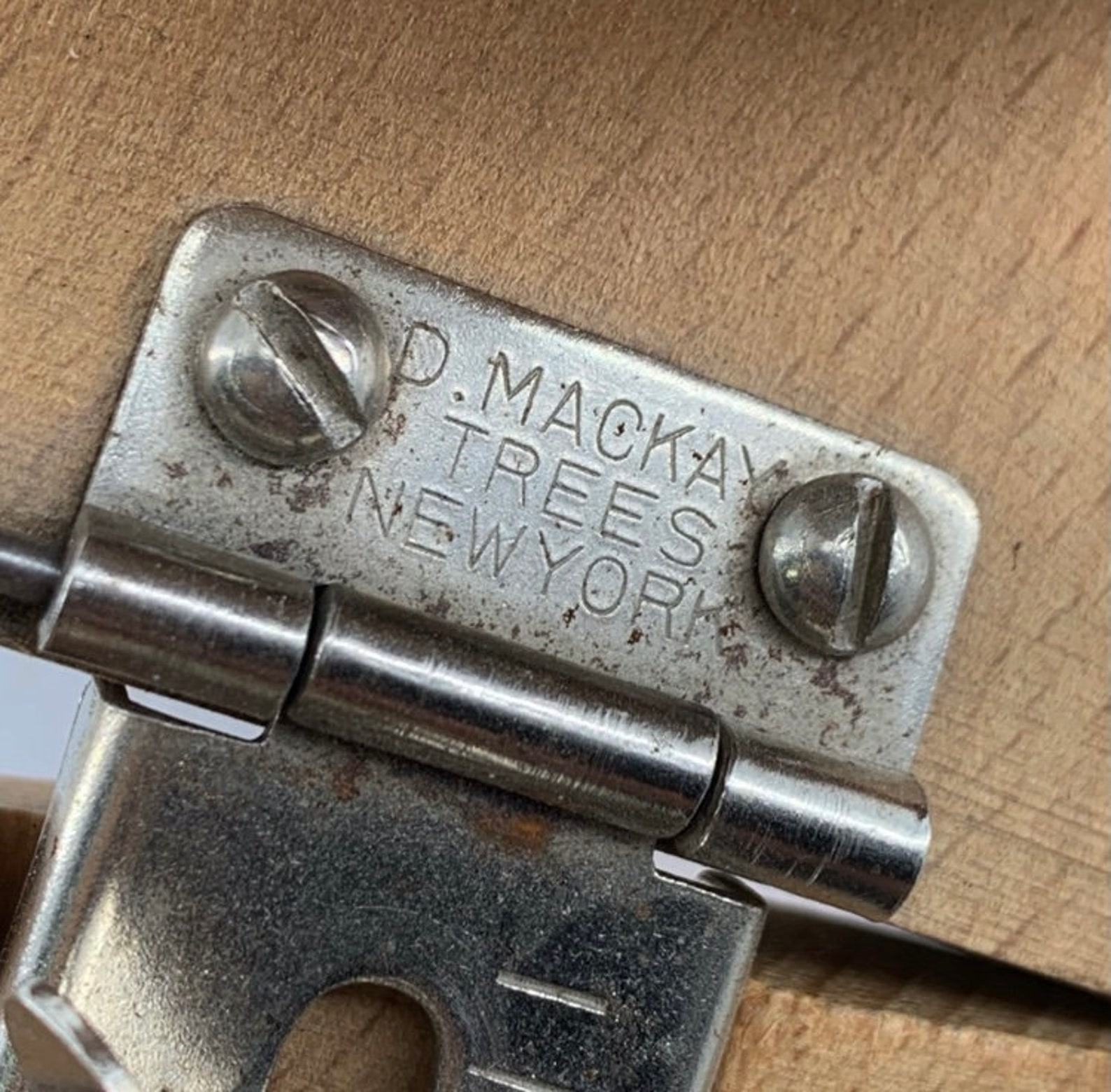 Vintage Gucci Shoe Stretcher Set Elevate Your Footwear with Italian Craftsmanship - Image 6