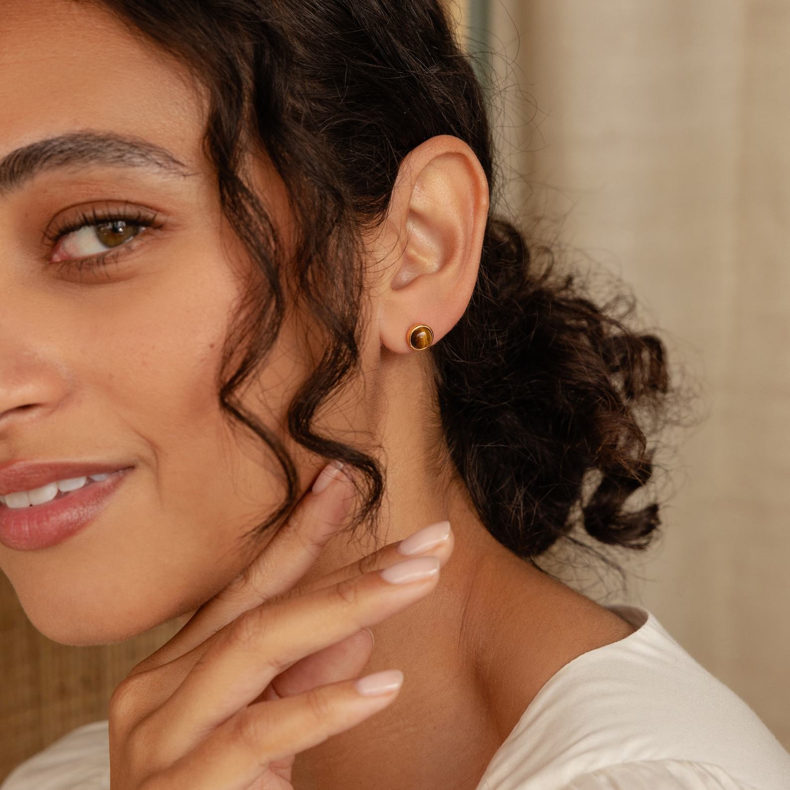 Vintage-Inspired Round Gemstone Studs Minimalist Elegance in Jade, Opal, and Labradorite