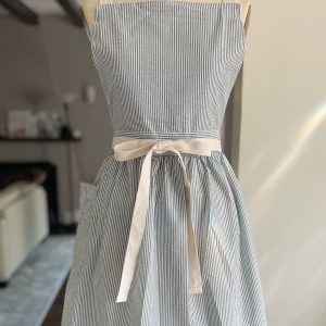 Vintage-Inspired Seersucker Apron A Timeless Kitchen Companion