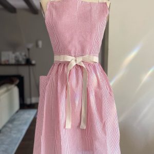 Vintage-Inspired Seersucker Apron A Timeless Kitchen Companion