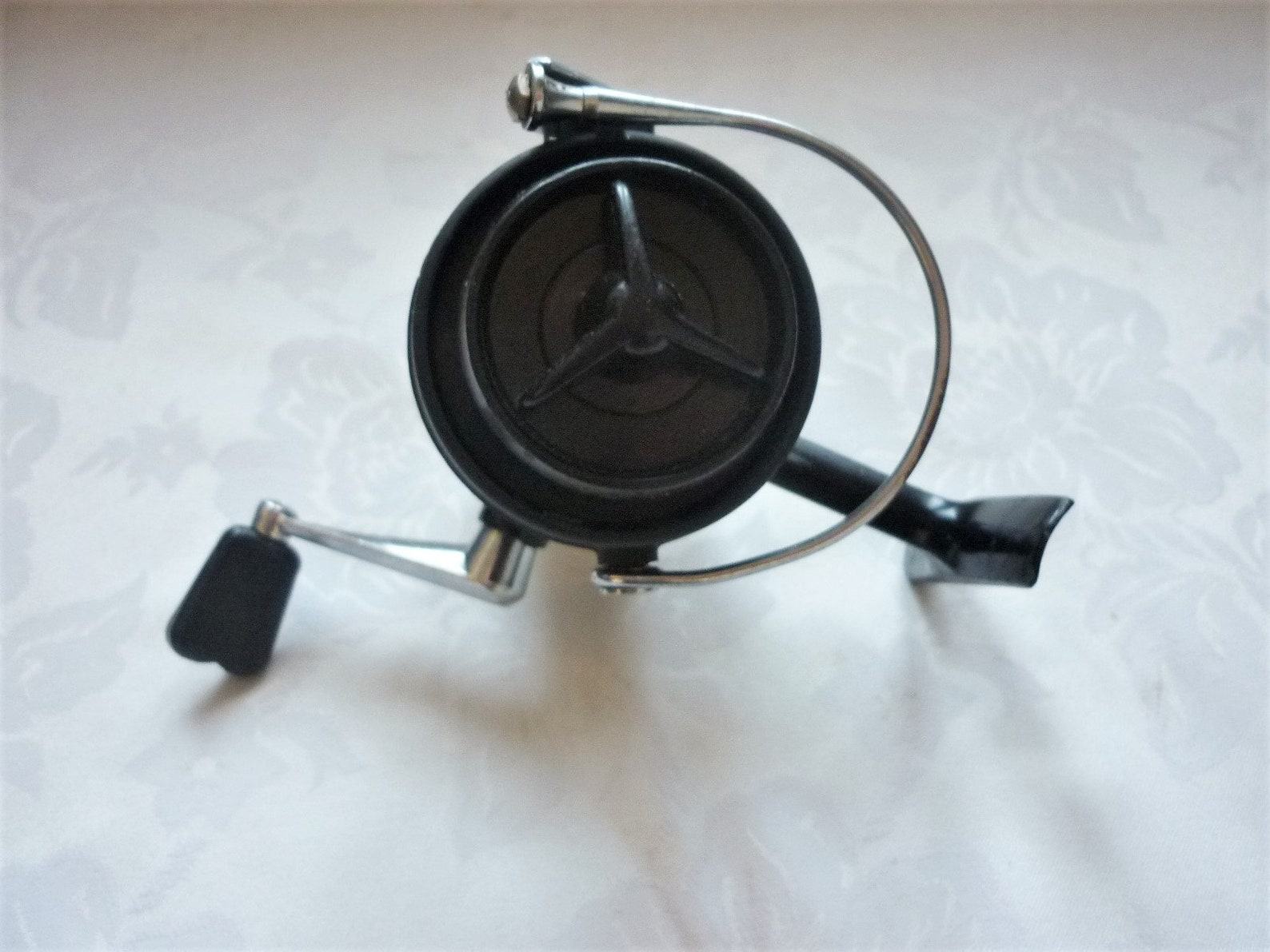 Vintage MITCHELL 320 BALZER The Legendary Fishing Reel for Anglers of All Levels - Image 4