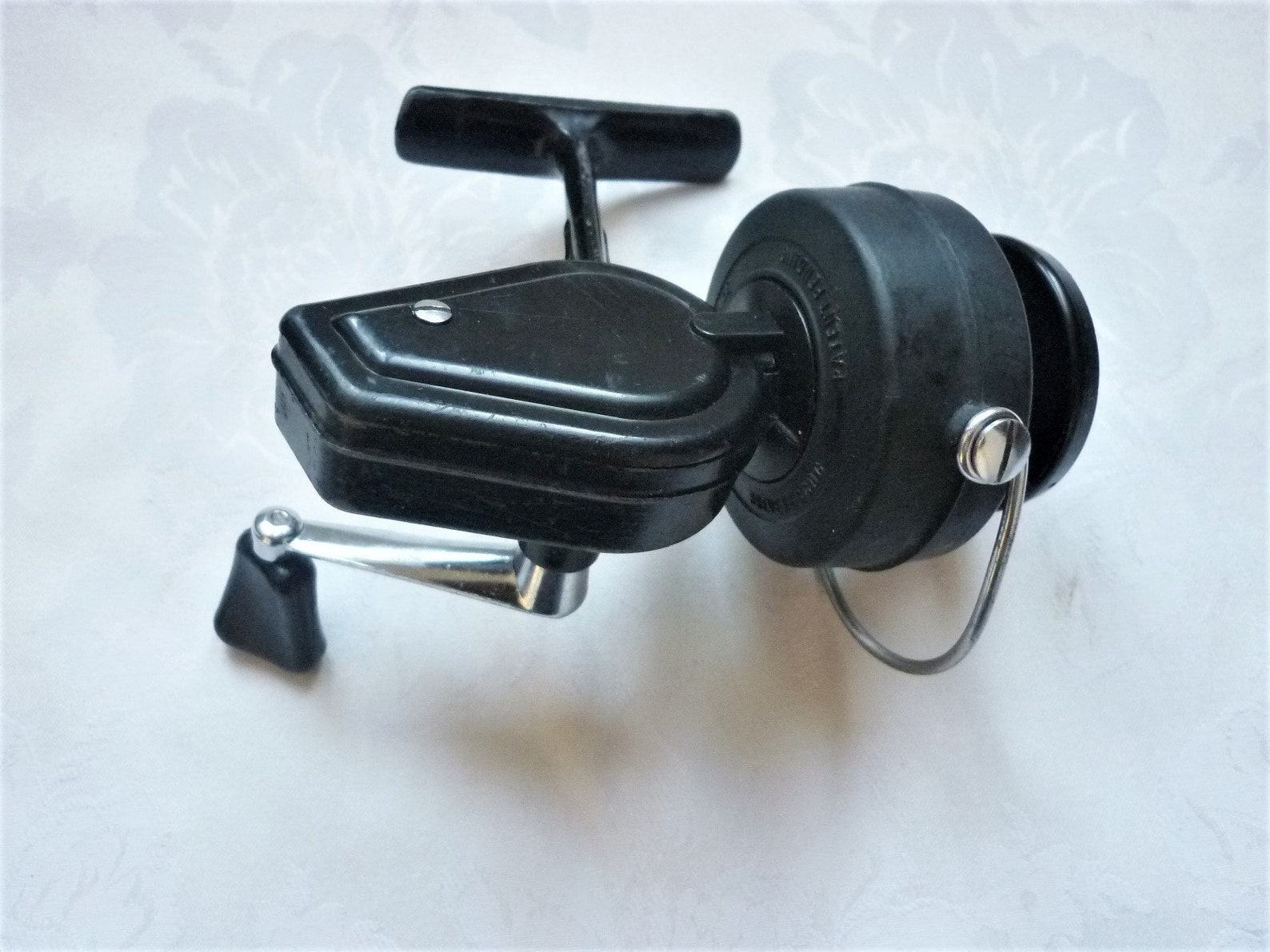 Vintage MITCHELL 320 BALZER The Legendary Fishing Reel for Anglers of All Levels - Image 2