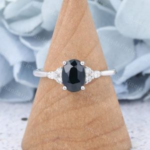 Vintage Oval Teal Sapphire Engagement Ring A Timeless Treasure for Your Special Day