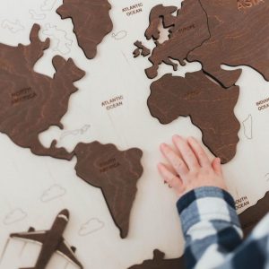 Wooden World Map Puzzle for Kids 3-5 – Montessori Geography Learning Toy & Room Decor