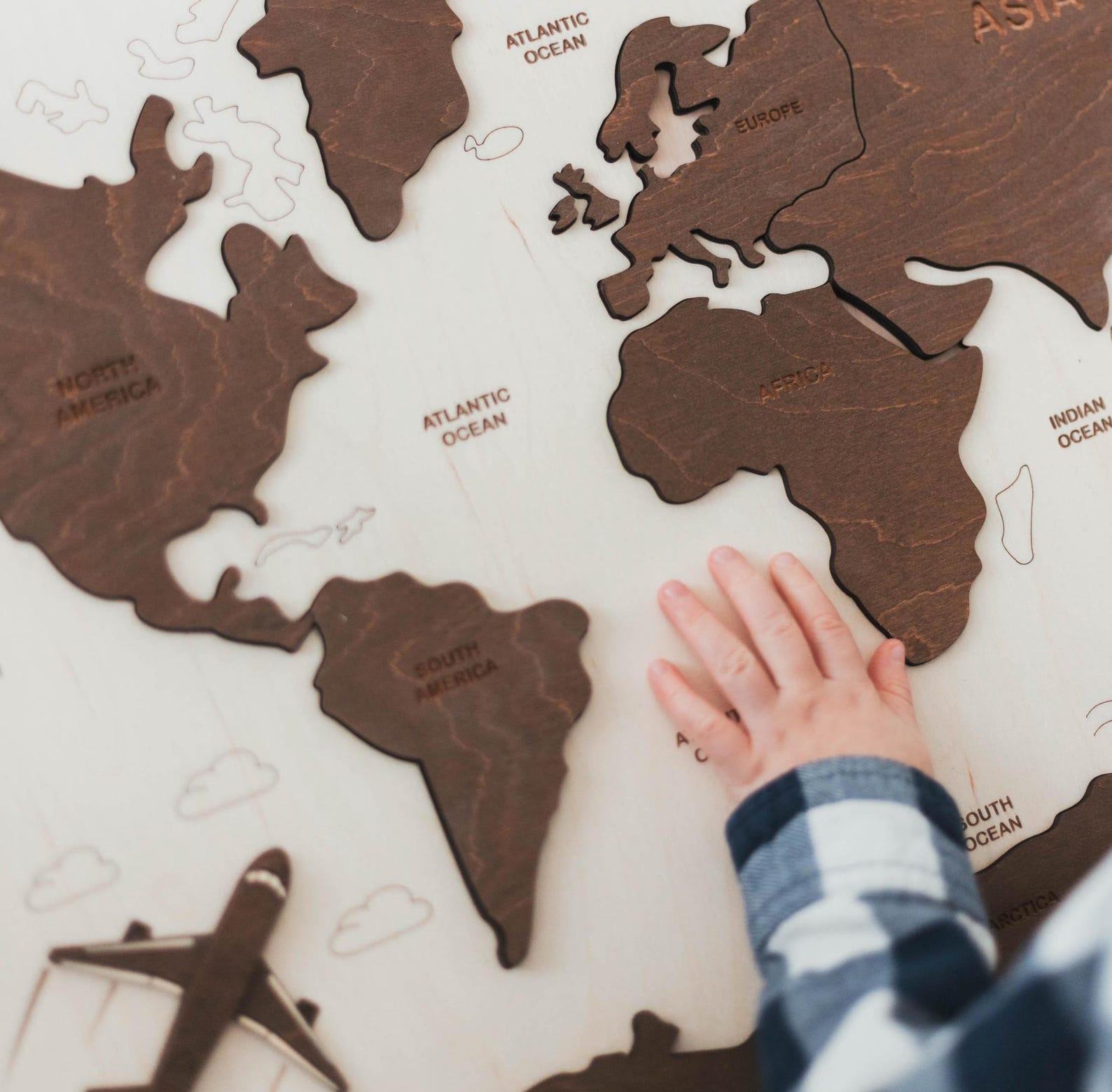 Wooden World Map Puzzle for Kids 3-5 – Montessori Geography Learning Toy & Room Decor